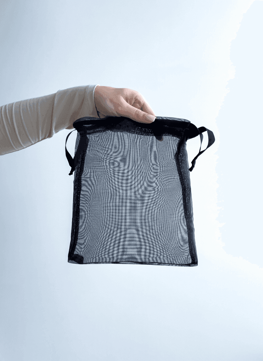 Подарочный мешочек органза с репсовыми черными ручками