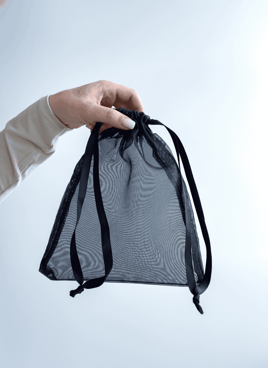 Подарочный мешочек органза с репсовыми черными ручками