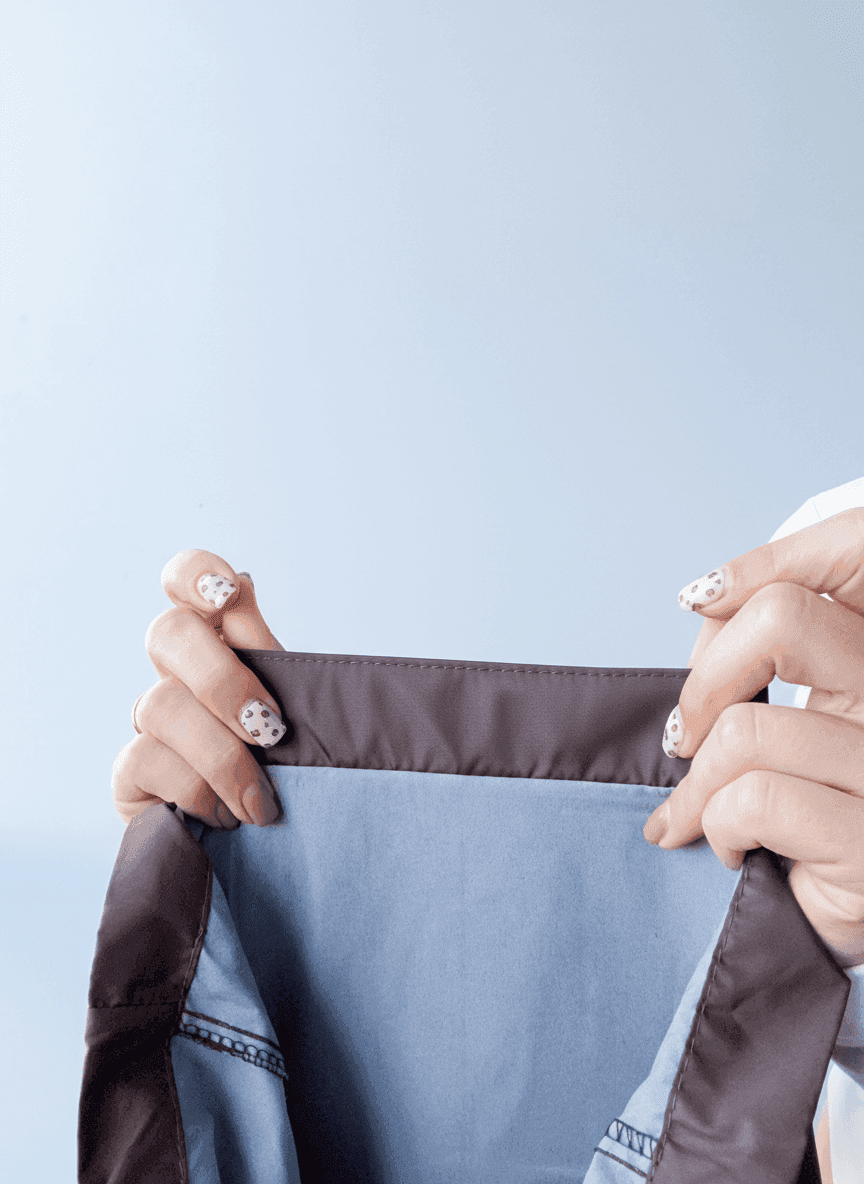 Вертикальный шопер из плащевки - водоотталкивающая элегантная модель с усиленным дном и трансформирующимся внутренним карманом, удобными плечевыми ручками в тон основы, без печати размер: 36см х 39см х 15см