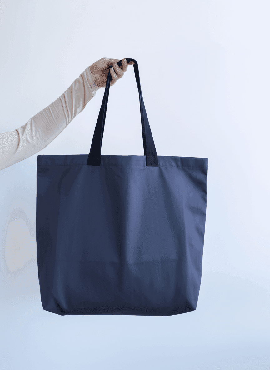 Шопер из хлопковой саржи с черными ручками на плечо