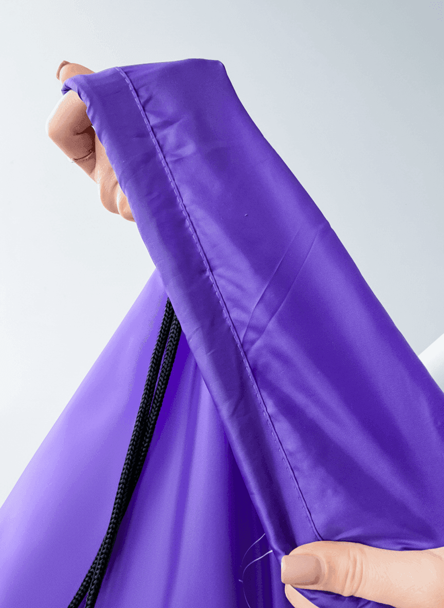 Плоский рюкзачок-мешок из плащевки с черным ПЭ-шнуром — водоотталкивающий промо-рюкзак для мероприятий и повседневного использования без печати размер: 45см х 45см