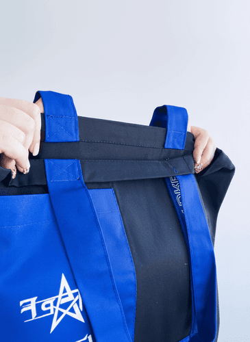 Durable twill shopper with blue handles