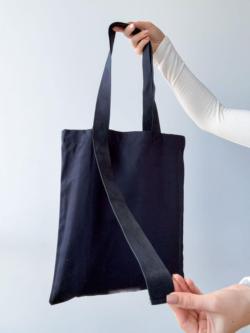 Плоский шопер из плотной хлопковой саржи с черными лентовыми ручками — элегантная универсальная сумка для покупок и повседневного использования без печати размер: 35см х 41см