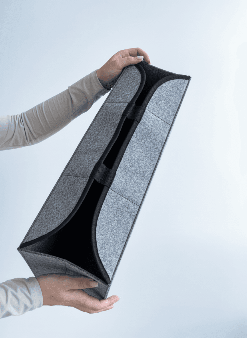 Шопер из фетра с нашивными черными ручками для покупок