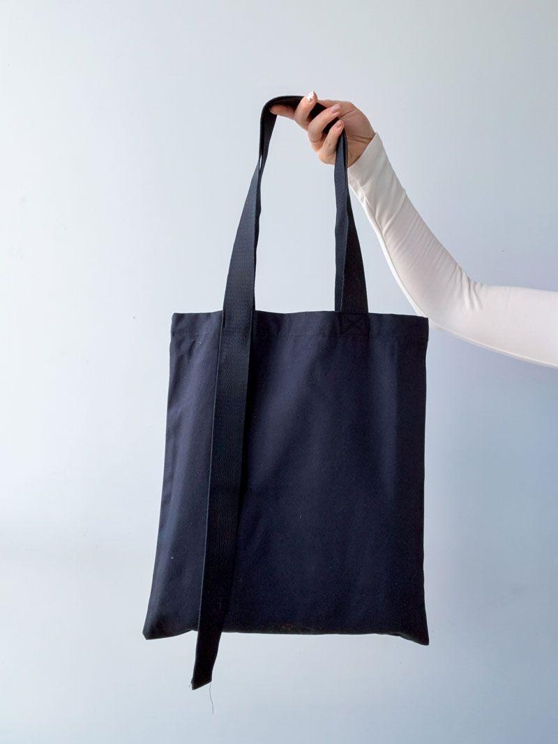 Плоский шопер из плотной хлопковой саржи с черными лентовыми ручками — элегантная универсальная сумка для покупок и повседневного использования без печати размер: 35см х 41см