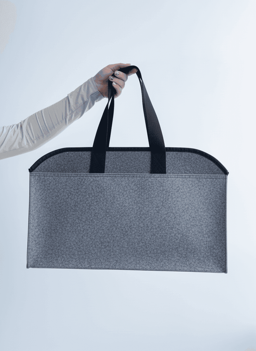 Шопер из фетра с нашивными черными ручками для покупок