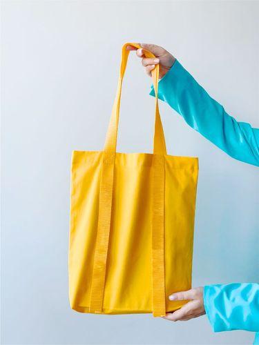 Желтая сумка-шопер с удлинёнными ручками
