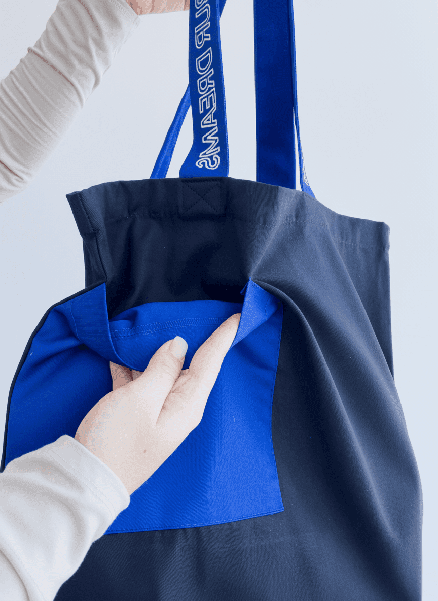 Durable twill shopper with blue handles