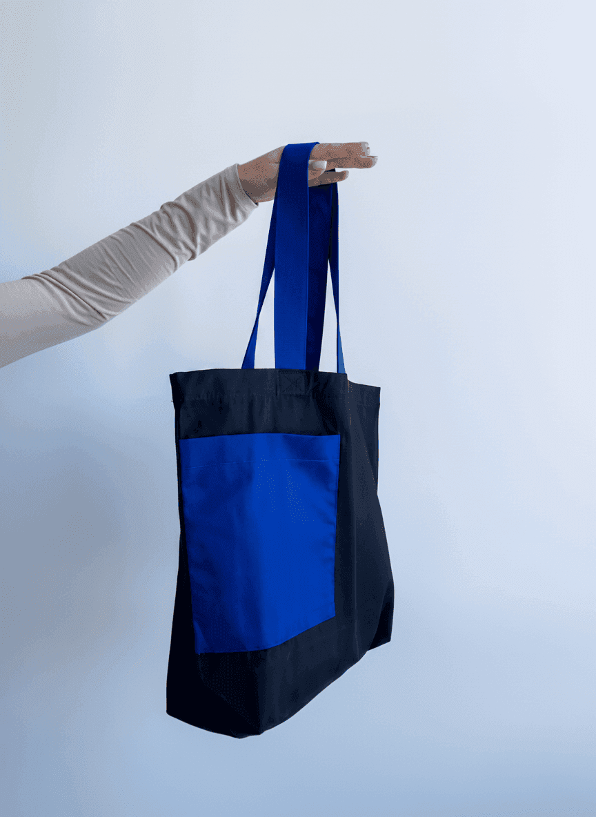 Durable twill shopper with blue handles