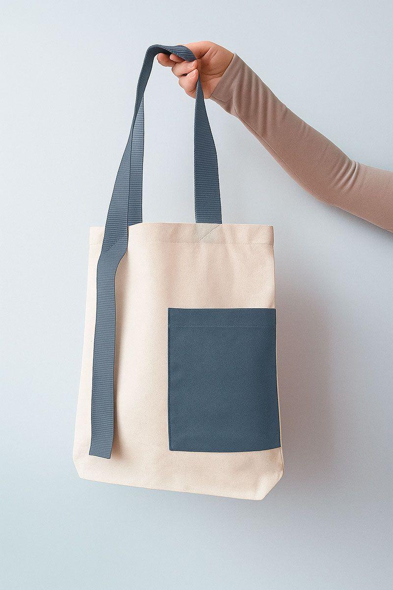Світла екосумка з двонитки з сіро-блакитними ручками та кишенею — зручна шопер-сумка з натуральної бавовни без друку, розмір: 38см х 42смх 7см