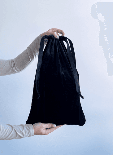 Велюровий плоский мішечок на зав'язці чорний для подарунків