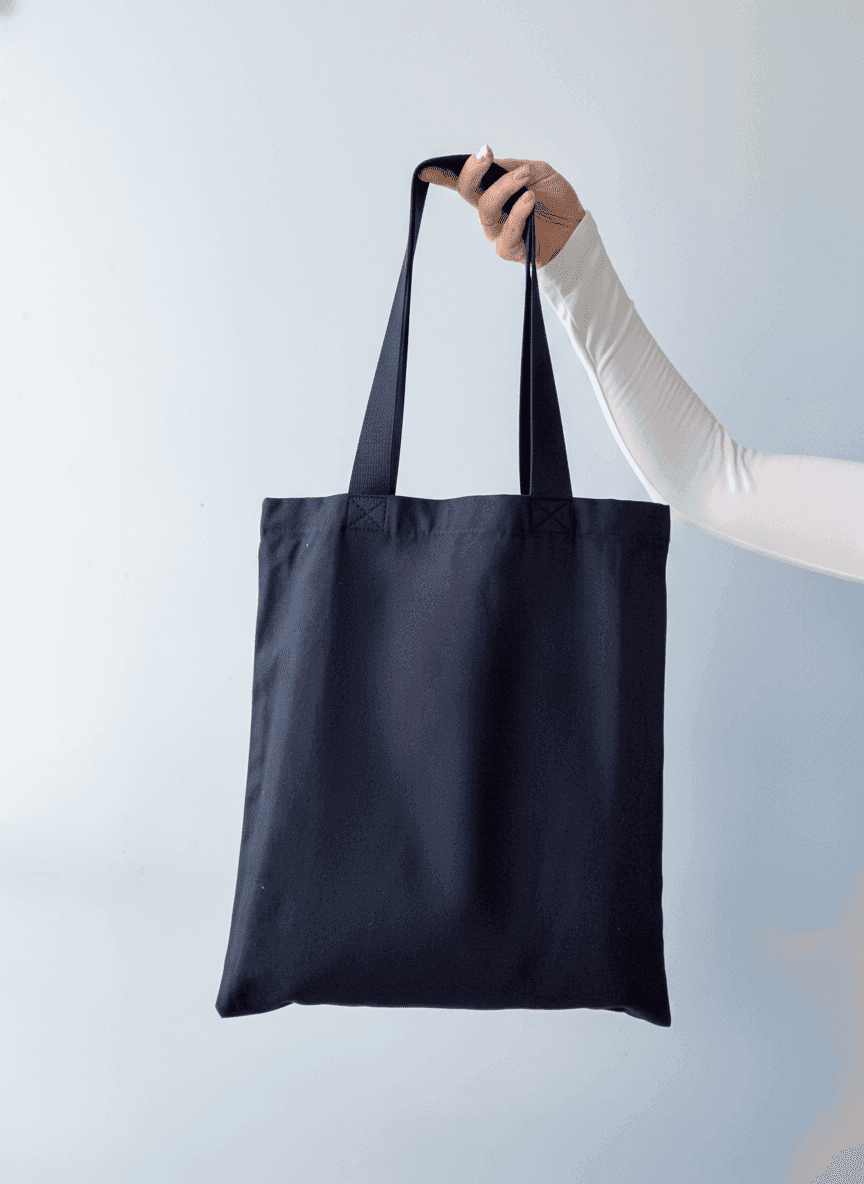 Плоский шопер из плотной хлопковой саржи с черными лентовыми ручками — элегантная универсальная сумка для покупок и повседневного использования без печати размер: 35см х 41см