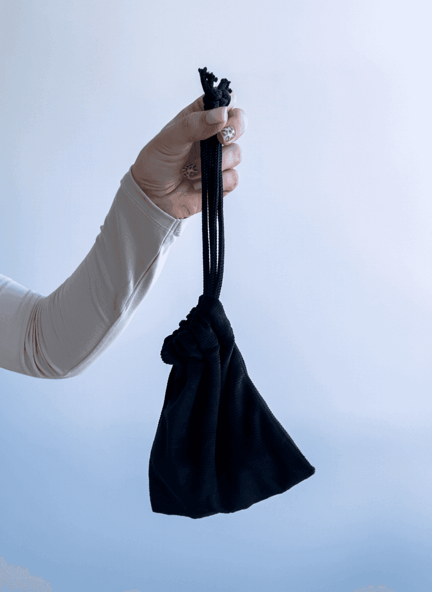 Элегантный велюровый мешочек на шнурках для подарков