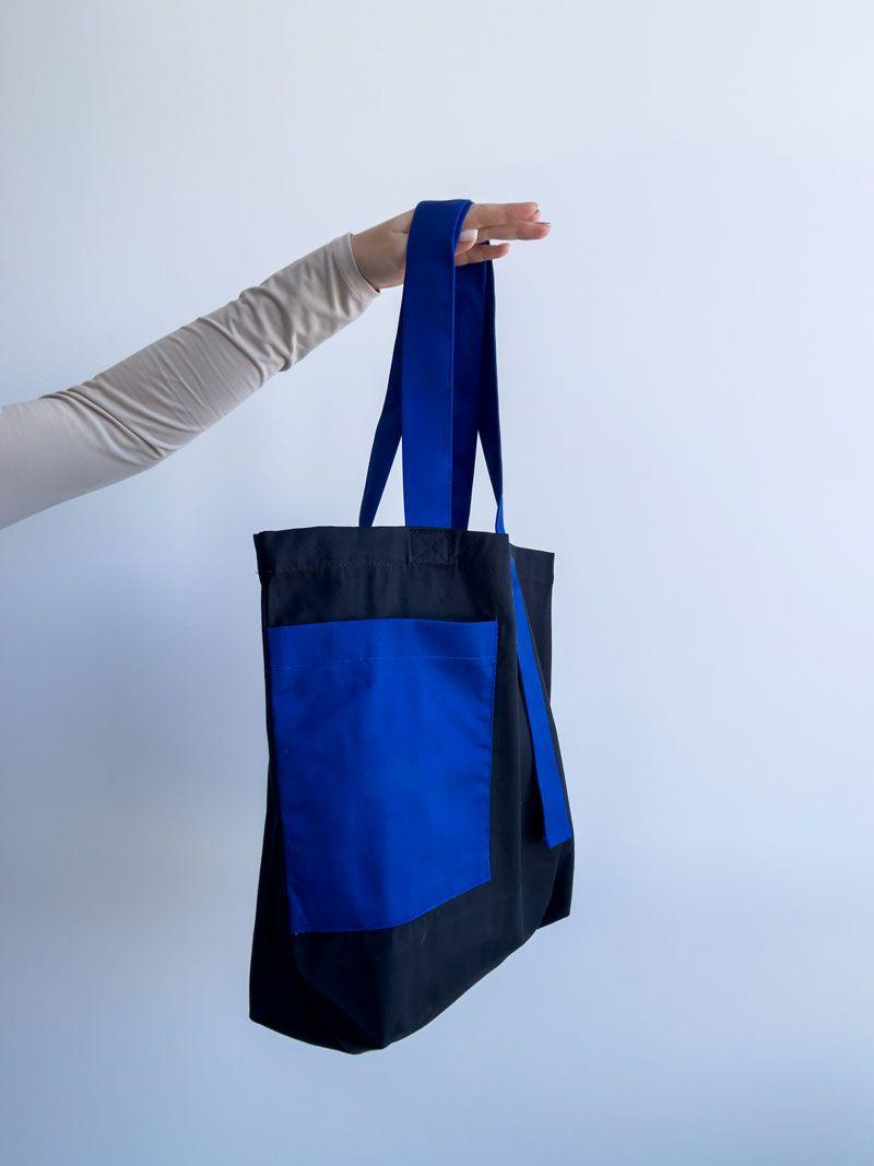 Durable cotton twill shopper with blue handles