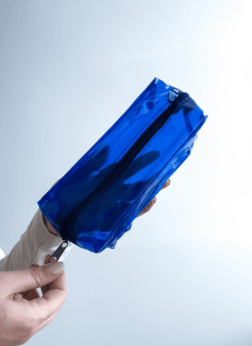 Косметичка из ПВХ синяя на молнии для мелочей