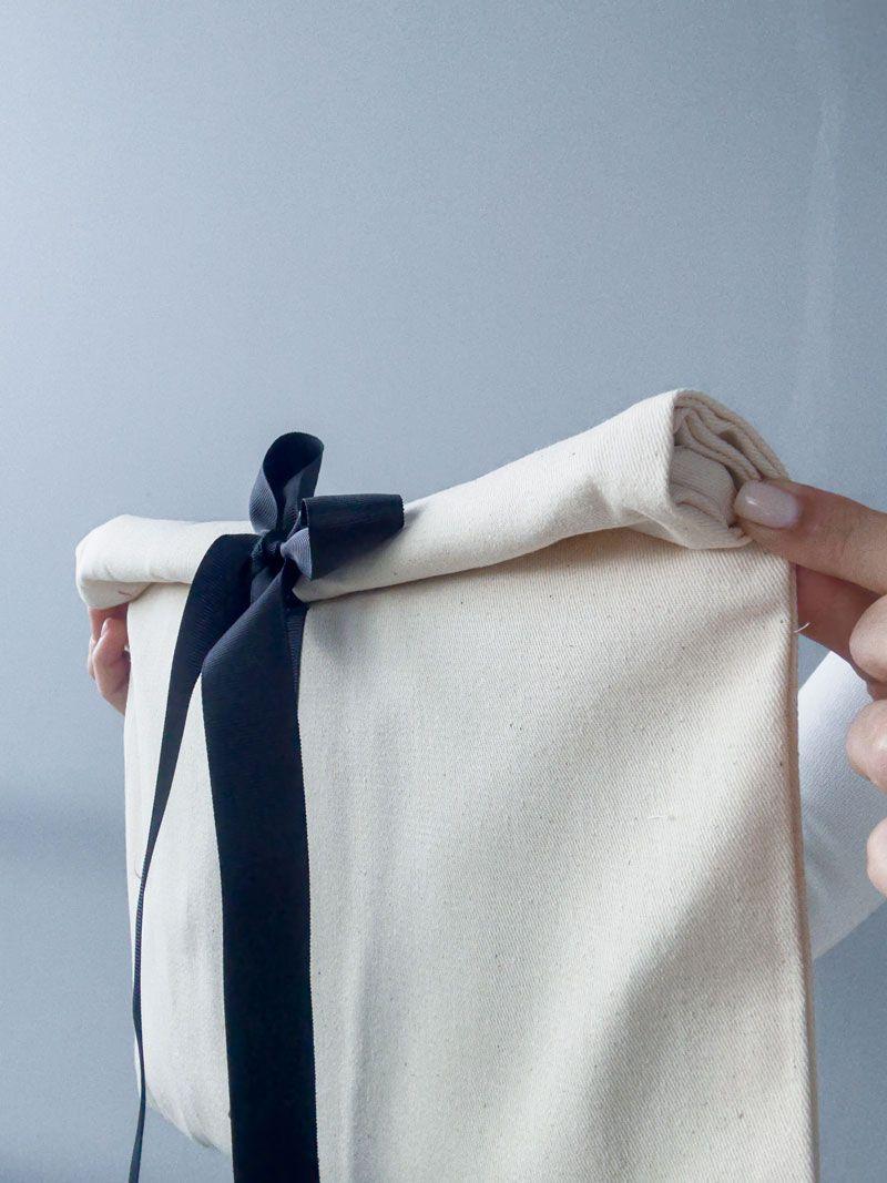 Подарочный мешочек из саржи с бантом — экоупаковка для косметики, аксессуаров и подарков без печати размер: 20см х 30см