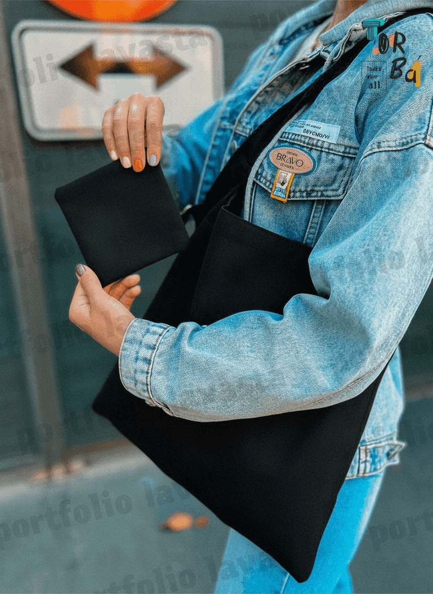 Tote bag with built-in handles and carabiner pocket