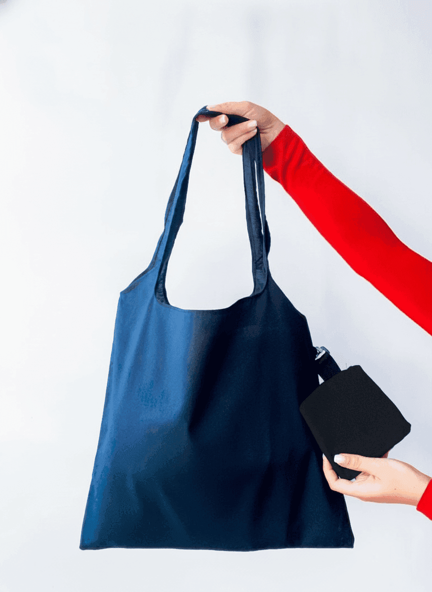 Tote bag with built-in handles and carabiner pocket