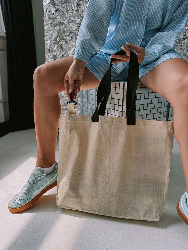 Экосумка из двунитки с дном и карабином для ключей — многоразовая шоппер-сумка натурального цвета без печати размер: 52см х 42см х 10см