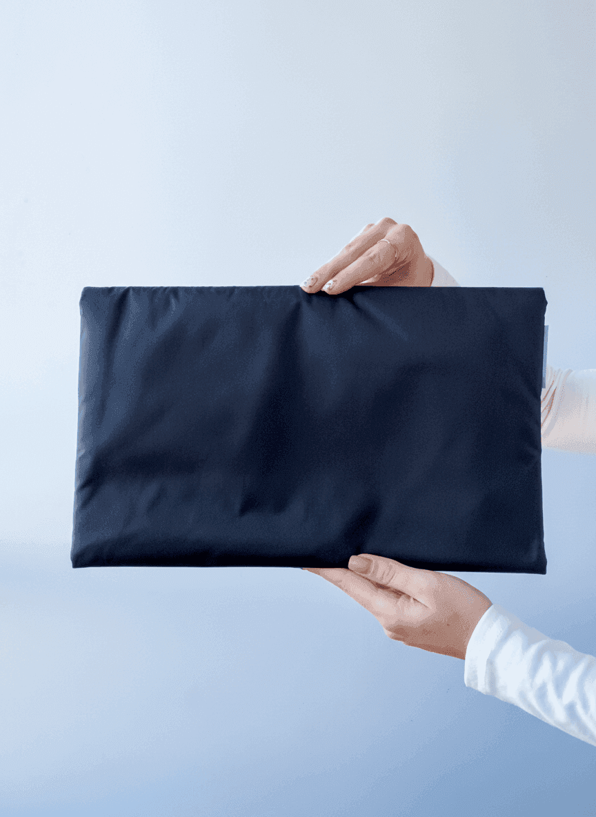 Плоский шопер із дюспо на підкладці монклер з паском для фіксації — легкий водовідштовхувальний міський органайзер для покупок та подорожей без друку