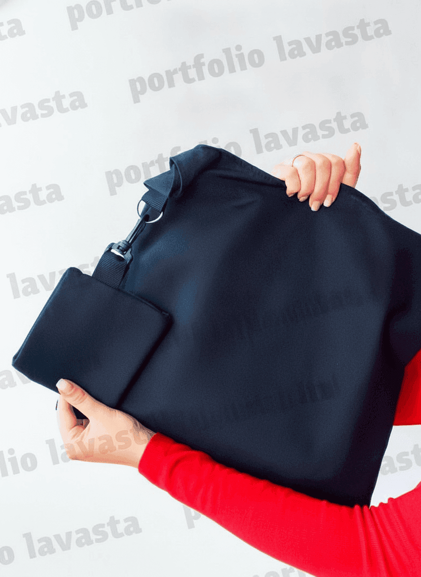 Tote bag with built-in handles and carabiner pocket